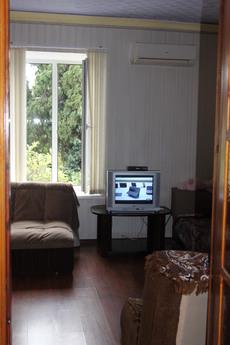 Yalta great 2-bedroom furnished apartment is 50 meters from 
