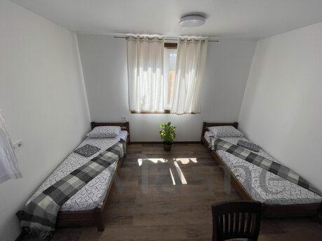 oturma odası bulunan iki odalı büyük bir süit, Sanzheyka - günlük kira için daire