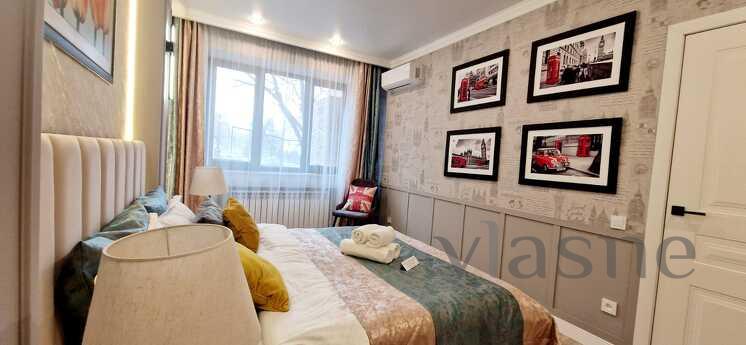 The spirit of London in a 2-room apartment in the center of Almaty, Алмати - квартира подобово