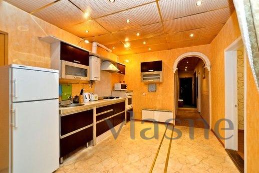 The apartment is in the center of center, Saint Petersburg - apartment by the day