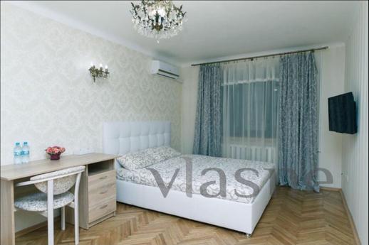 Уютная однокомнатная квартира в центре Киева. Рядом множеств