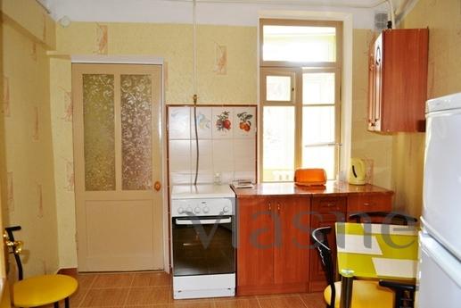 Rent svoyu1 square. Yalta, 5  Quay, Yalta - apartment by the day