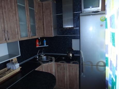 Excellent 2 bedroom apartment, Komsomolsk-on-Amur - apartment by the day