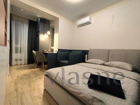 Квартира, де поєднуються сучасний дизайн і домашній затишок.