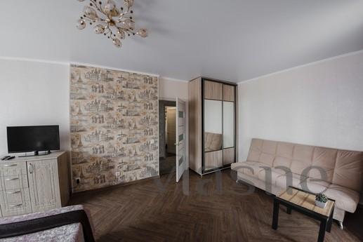 One bedroom apartment, Popov 103, Orenburg - günlük kira için daire