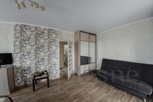 One bedroom apartment, Popov 103, Orenburg - günlük kira için daire