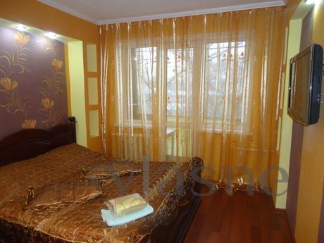 Studio in the center, Karaganda - apartment by the day