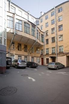 Studio overlooking the rooftops in the h, Saint Petersburg - mieszkanie po dobowo