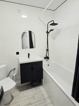 Quiet one-room studio apartment, in the quiet Akademichny mi