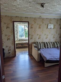 I rent an apartment by the hour, by the hour, by the week. C