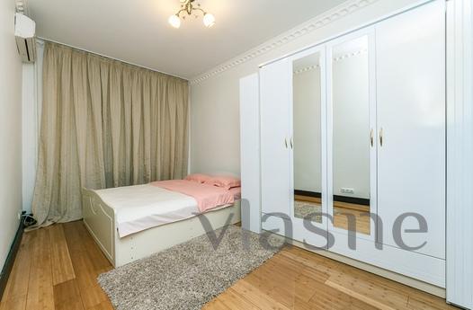 VIP APARTMENT, 3 BEDROOMS + STUDIO, Kyiv - apartment by the day
