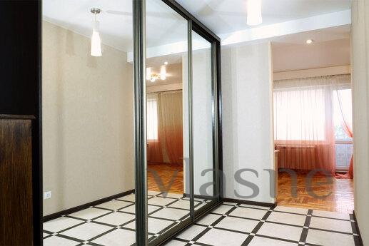 Daily rent 2-room semi-luxury, Alley of Fame, Zaporizhzhia - apartment by the day