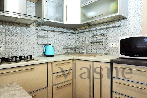 Daily rent 2-room semi-luxury, Alley of Fame, Zaporizhzhia - apartment by the day