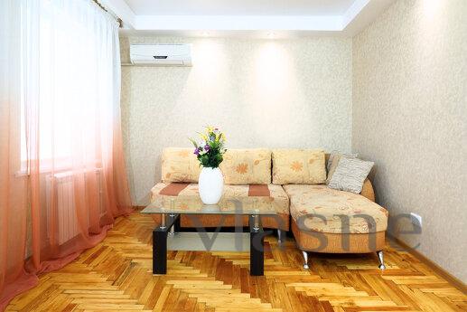 Daily rent 2-room semi-luxury, Alley of Fame, Zaporizhzhia - apartment by the day