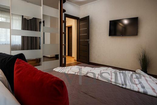 Stylish 2-room suite on Metallurgov, Zaporizhzhia - apartment by the day