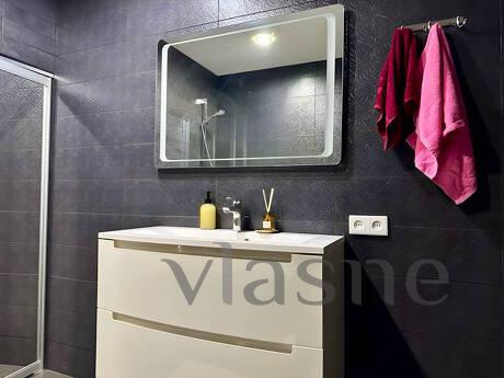 Stylish 2-room suite on Metallurgov, Zaporizhzhia - apartment by the day