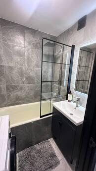 Khmelnytskyi'nin merkezinde, Filarmoni bölgesinde (Filarmoni