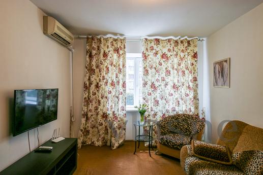 Оренда 2к квартира біля метро Печерська, Киев - квартира посуточно