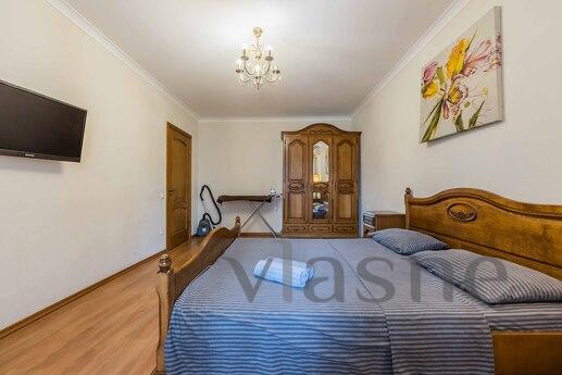 Квартира розташована в престижному районі Києва за адресою: 