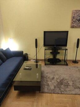 Оренда 3к квартири біля метро Театральна, Киев - квартира посуточно