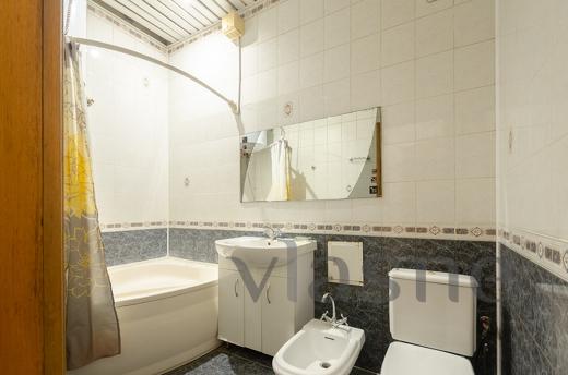 Оренда 3к квартири біля метро Хрещатик, Киев - квартира посуточно