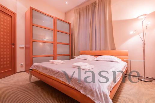 Оренда престижної 3-кімнатної квартири біля м. Хрещатик.

Тр