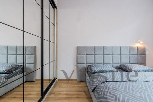 Апартаменти розташовані в центрі Києва, за адресою: вул. Бог