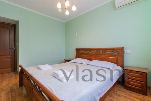 Zoloti Vorota metro istasyonunda 3 odalı daire kiralayın, Kyiv - günlük kira için daire