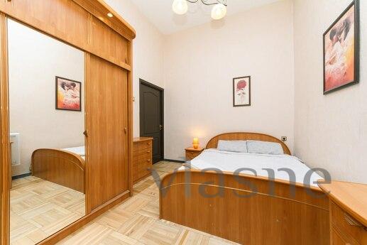 Daire şu adreste yer almaktadır: St. Kostolna, 7, istasyona 