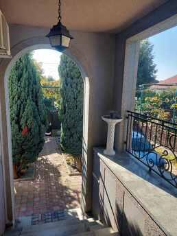 Дуже тепла та затишна двокімнатна квартира займає весь други