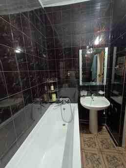 Pioneer. 3-room apartment. Red line., Krivoy Rog - günlük kira için daire