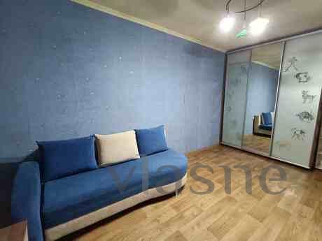 Pioneer. 3-room apartment. Red line., Krivoy Rog - günlük kira için daire