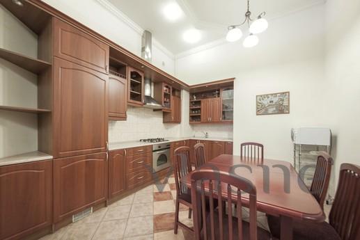 Spacious 2-bedroom flat on Chaykovskogo, Saint Petersburg - mieszkanie po dobowo
