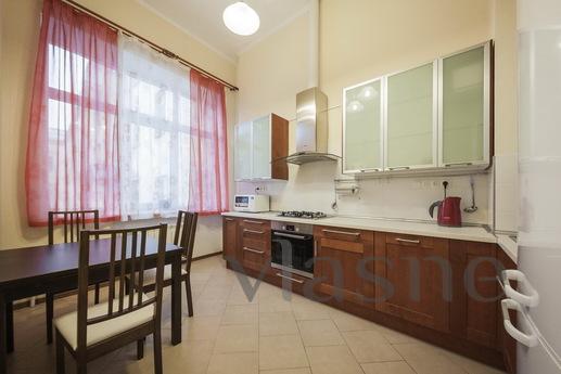 2-room flat with parking in the center, Saint Petersburg - apartment by the day