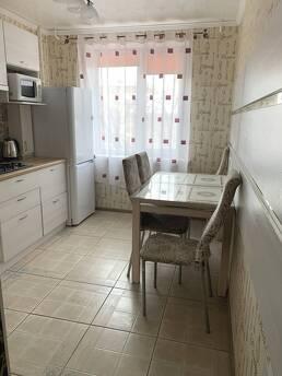 Two-bedroom in a quiet center location., Magnitogorsk - günlük kira için daire