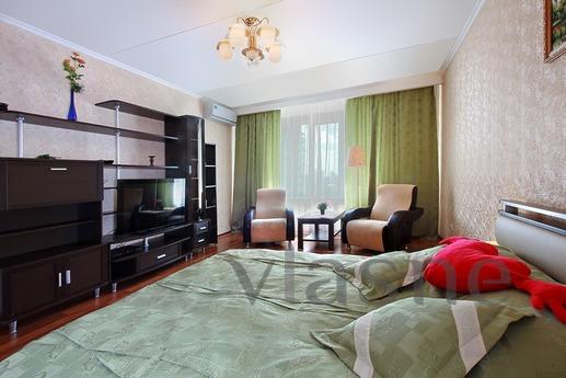 Offers comfortable and well appointed apartment in Yekaterin