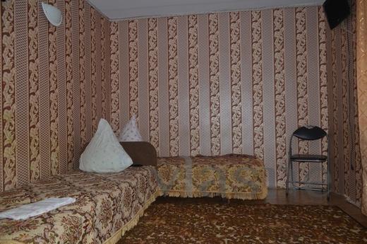 Size 2, -3 kişilik odalar sunuyoruz., Berdiansk - günlük kira için daire