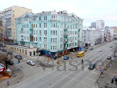 Cozy apartment near the metro station, Kyiv - mieszkanie po dobowo